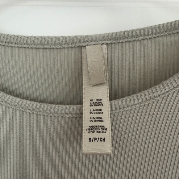 SKIMS Long Sleeve Ribbed Top S - Picture 3 of 3